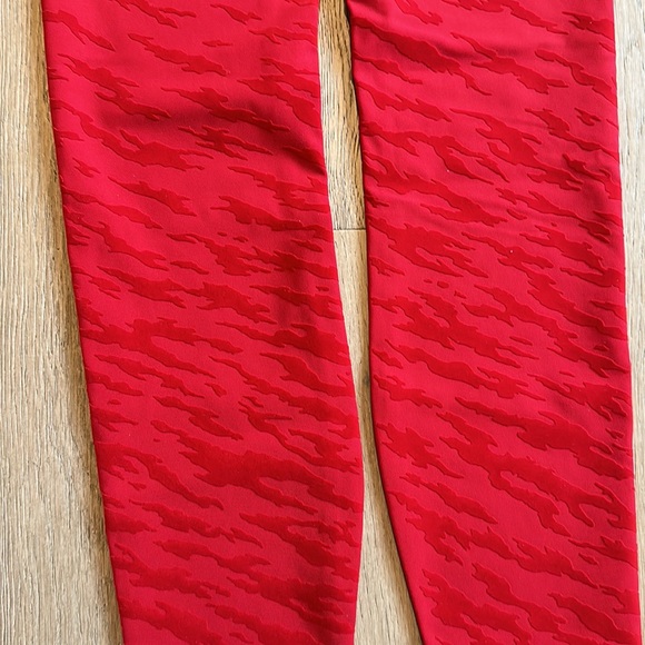 wunder under 25" luxtreme dark red 2022 lunar new year size 2 lululemon nwt - Picture 9 of 15